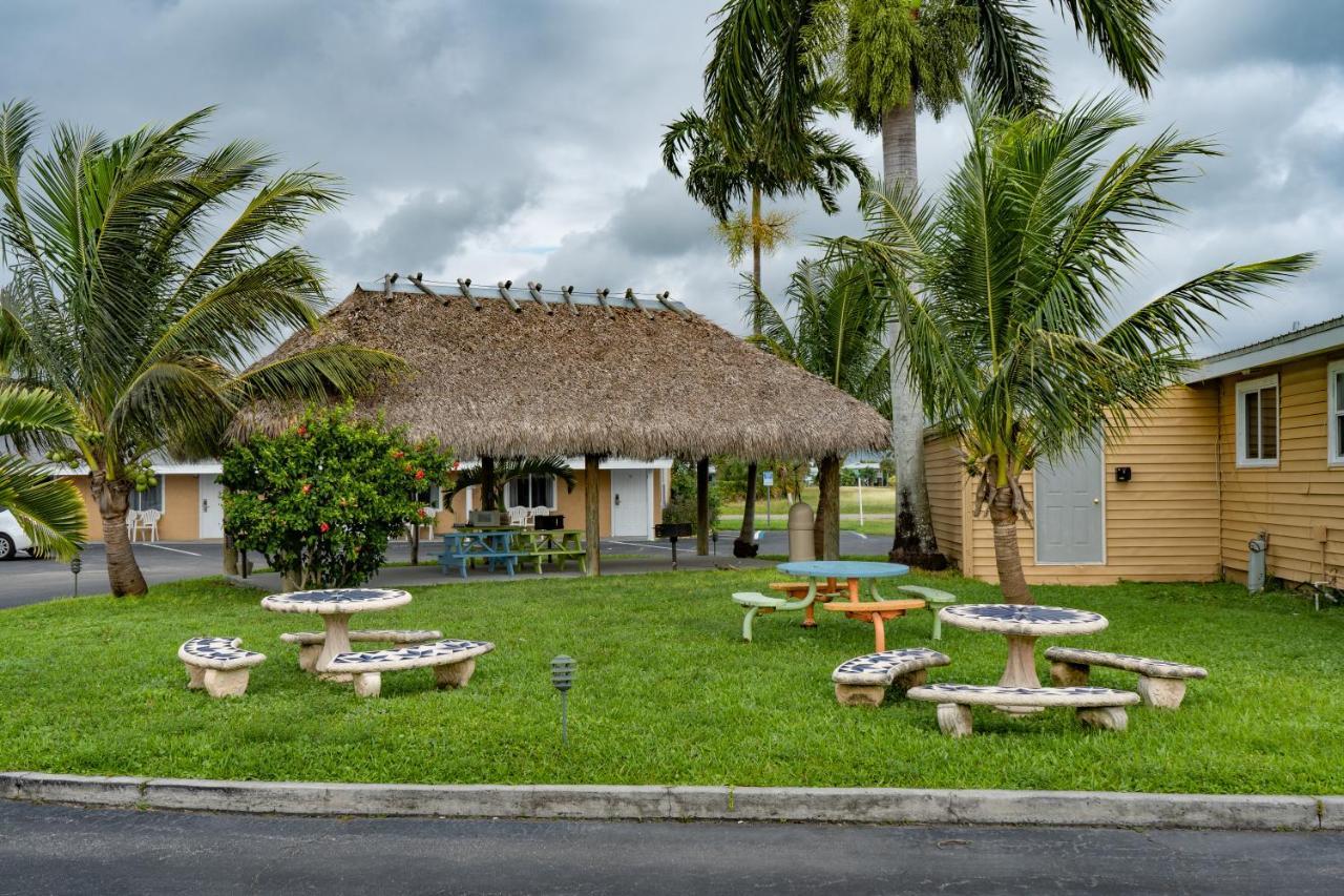 Everglades City Motel - Everglades Adventures Inn Dış mekan fotoğraf