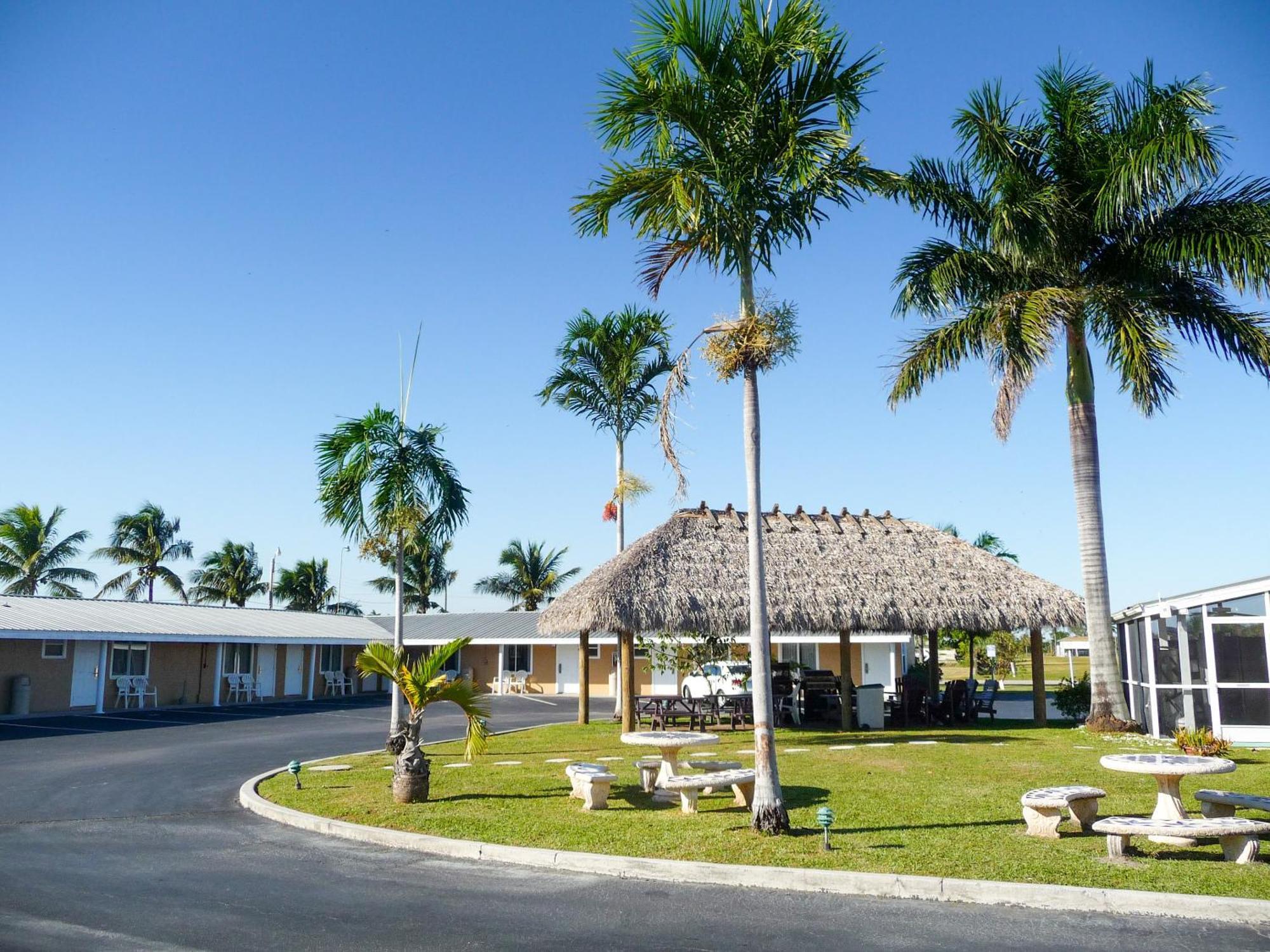 Everglades City Motel - Everglades Adventures Inn Dış mekan fotoğraf